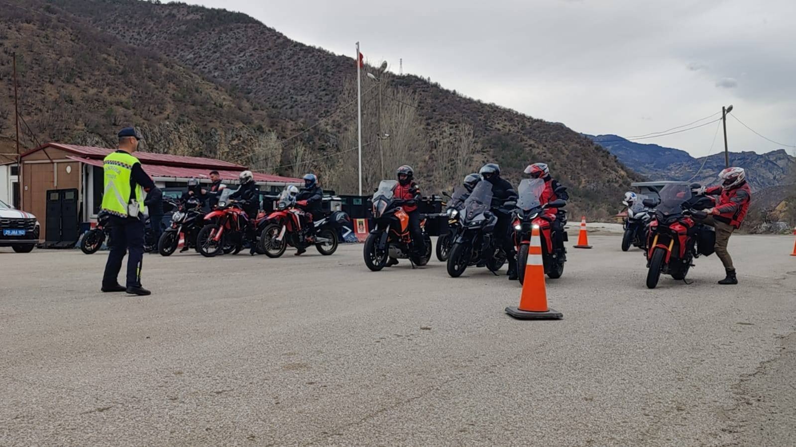 Jandarma’dan motosiklet kulüplerine farkındalık eğitimi 4