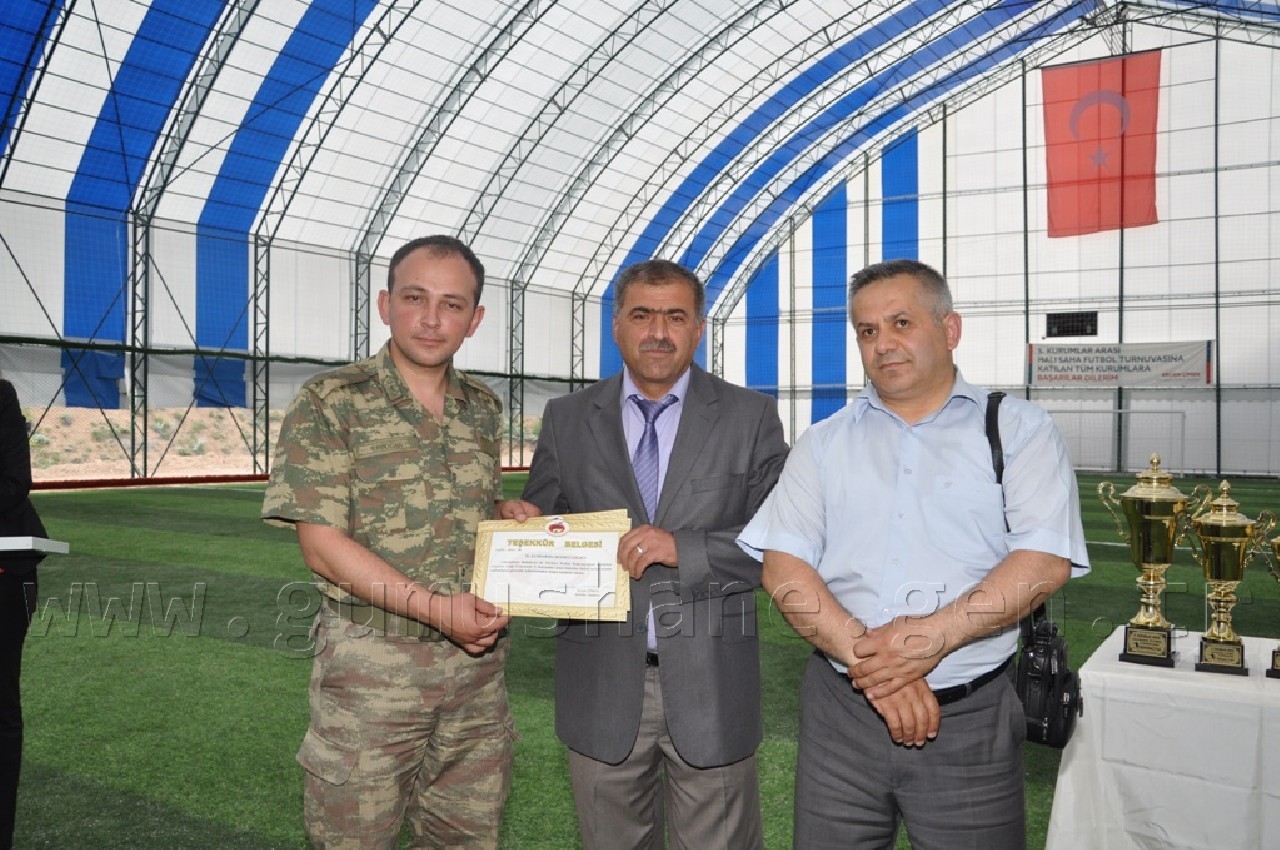 Halı Sahada Şampiyon: Milli Eğitim  12