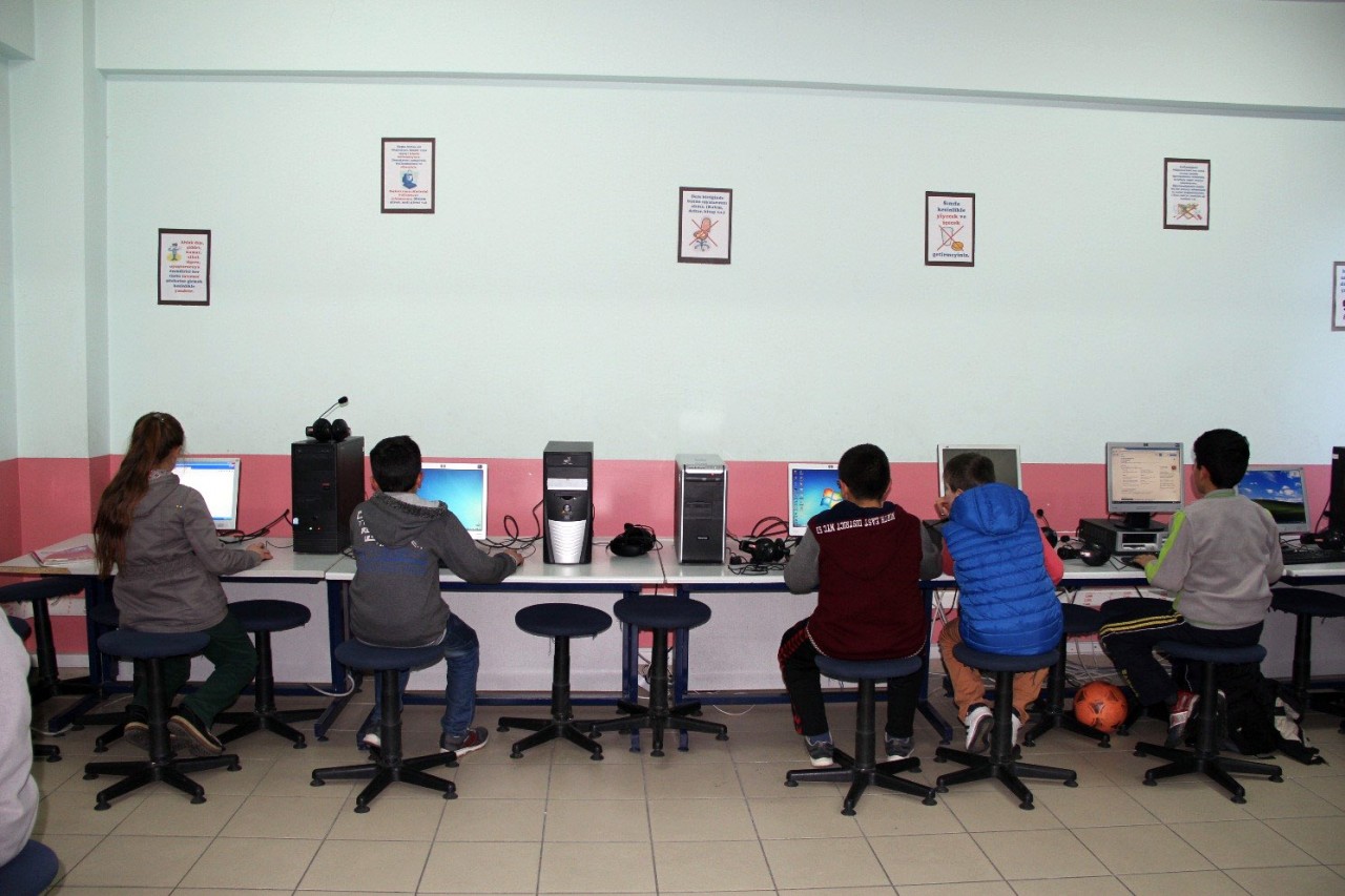 Emniyet Müdürlüğünden monitör desteği 6