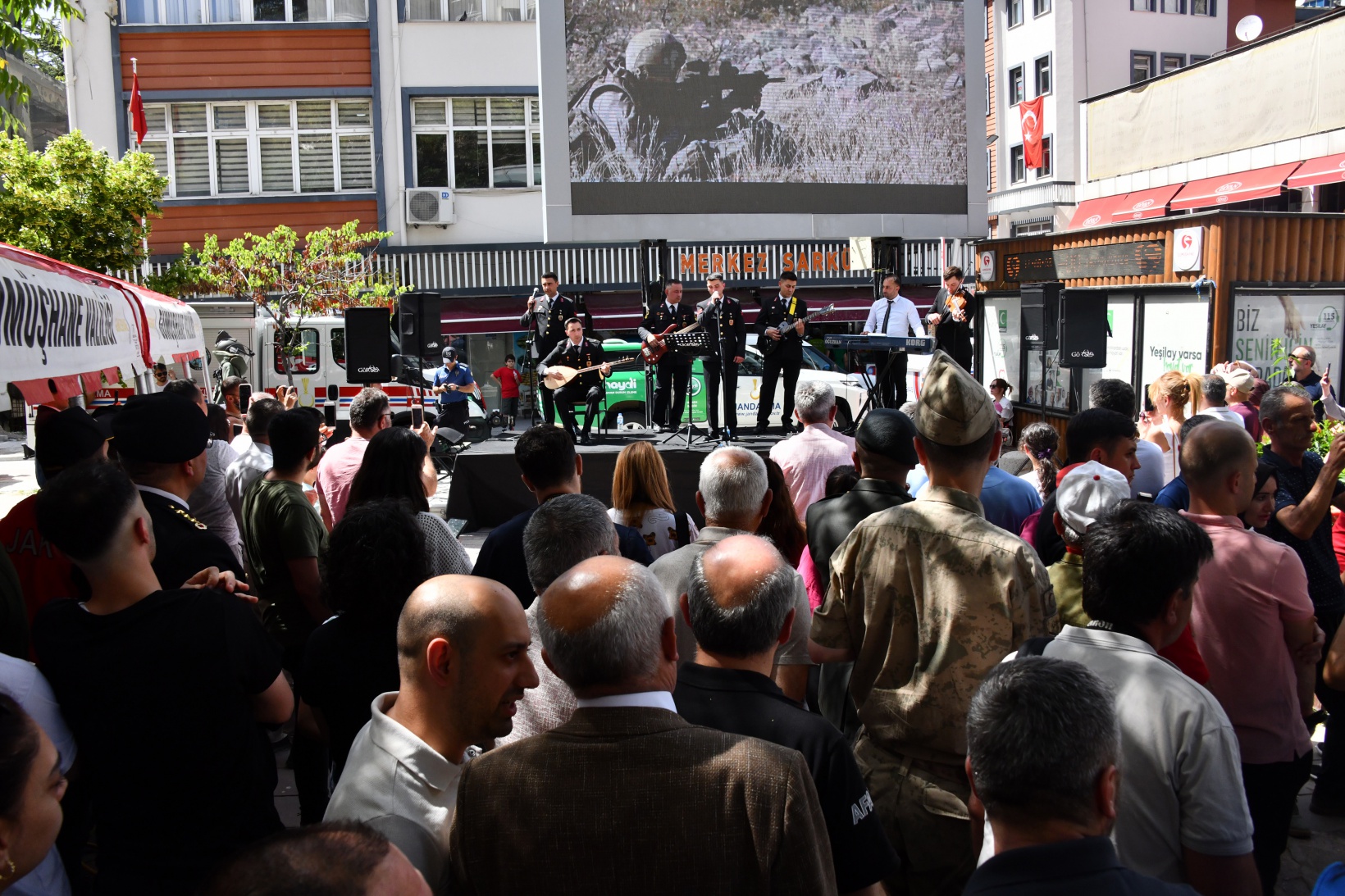 Jandarma’nın sergi ve konserine yoğun ilgi 26