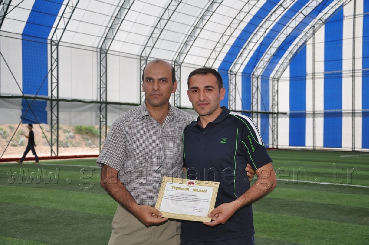 Halı Sahada Şampiyon: Milli Eğitim  13