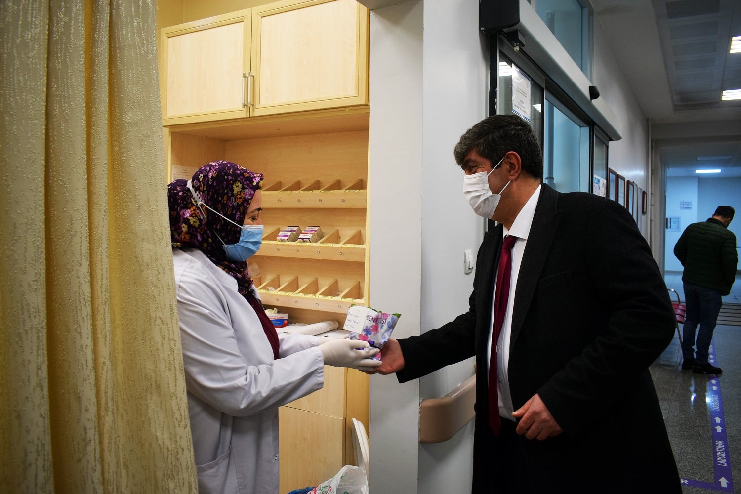 Başkan Özdemir’den kadın esnafa ziyaret 7