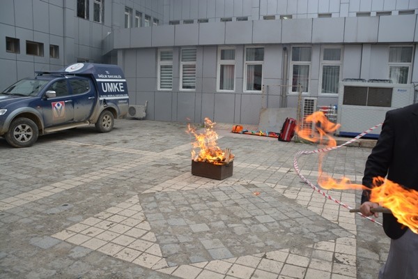 Gümüşhane Devlet Hastanesinde Gerçeği Aratmayan Yangın Tatbikatı 5