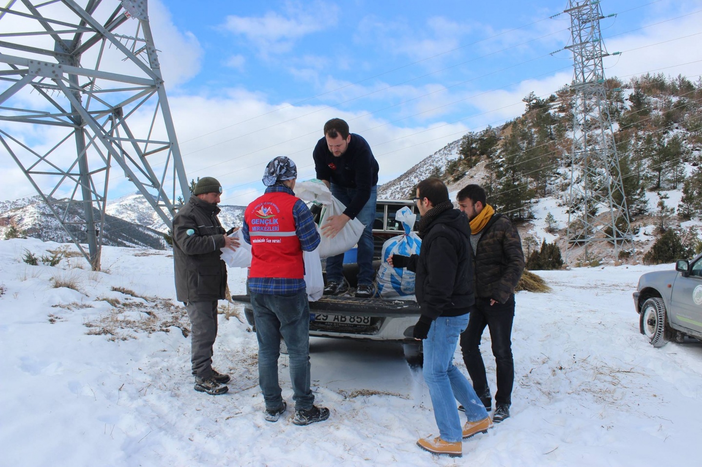 Gençler yaban hayatını gözlemledi, yem bıraktı 10