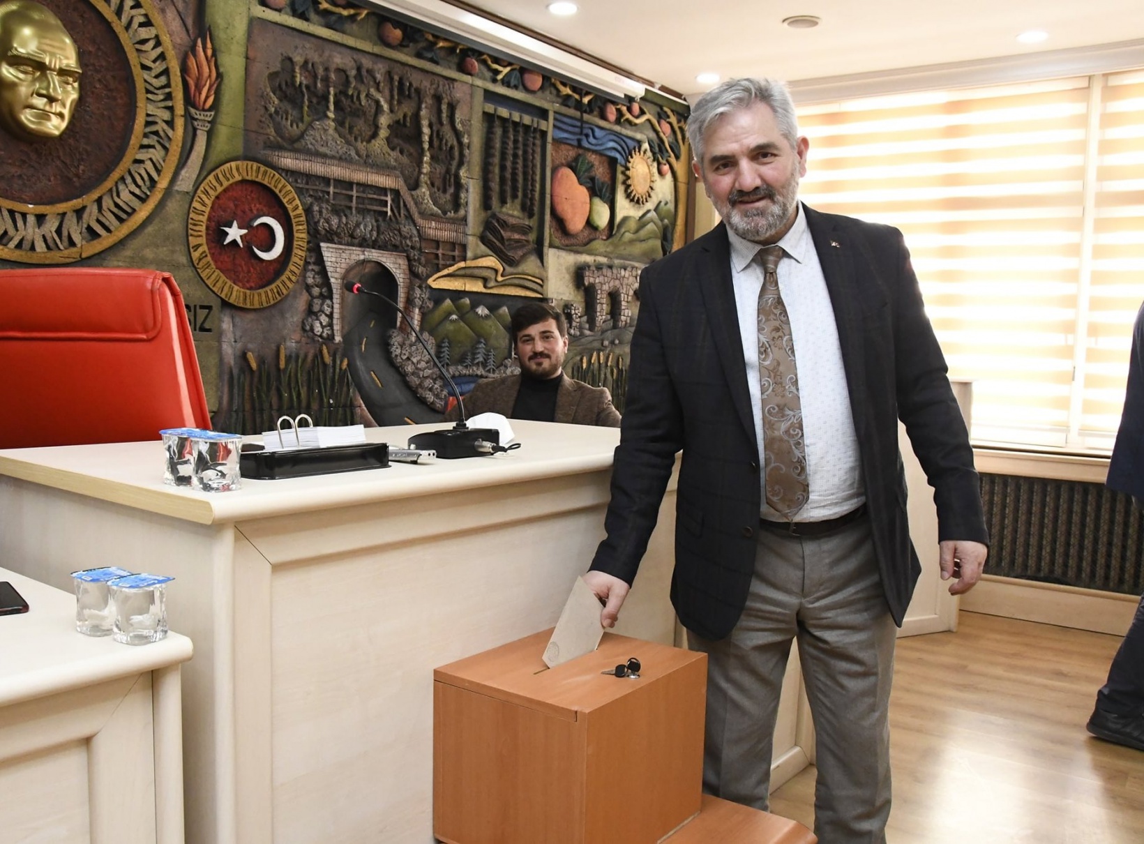 Erdoğdu oy birliğiyle güven tazeledi 2