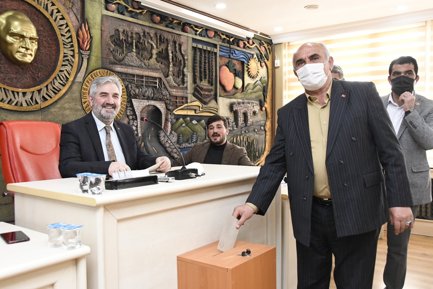 Erdoğdu oy birliğiyle güven tazeledi 3