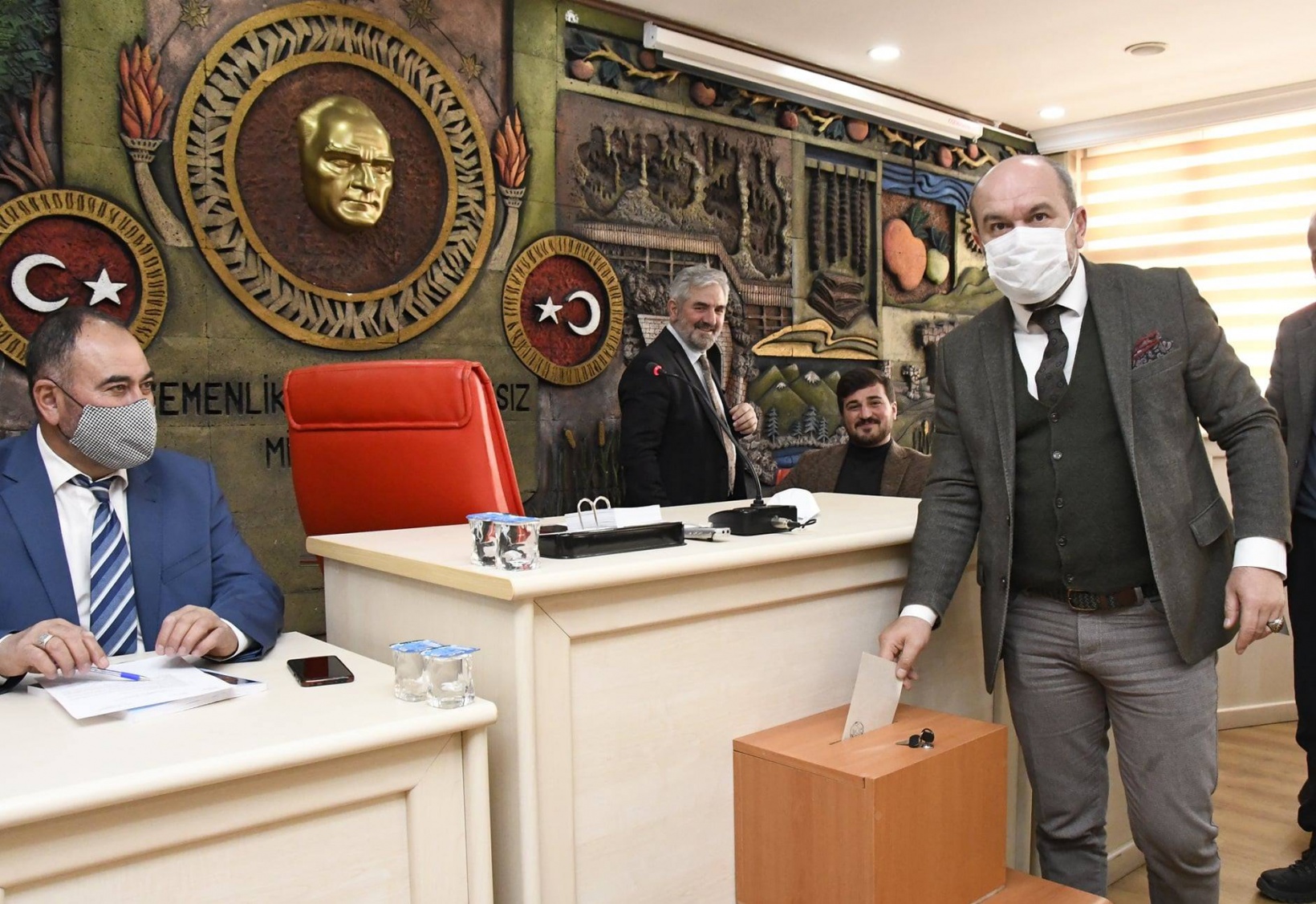 Erdoğdu oy birliğiyle güven tazeledi 9