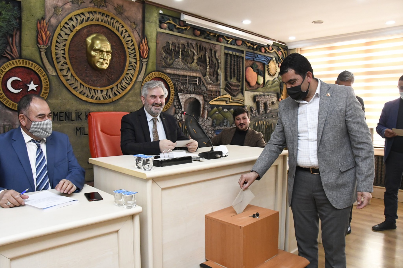 Erdoğdu oy birliğiyle güven tazeledi 4