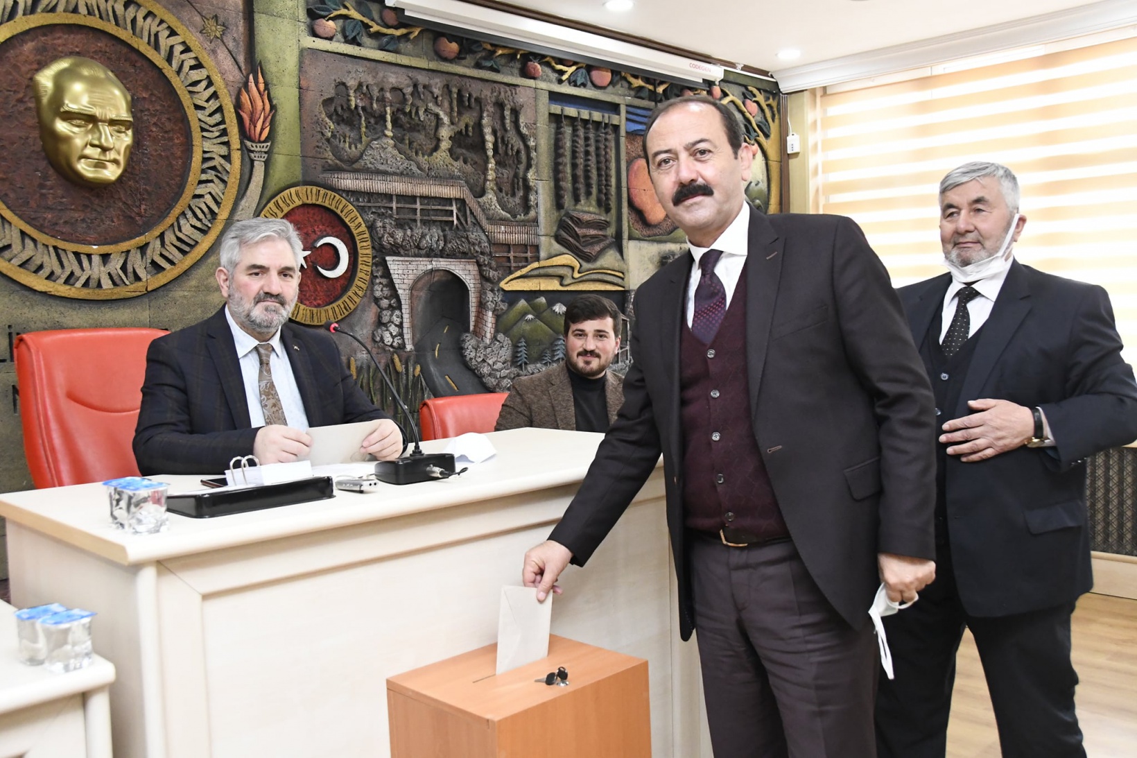 Erdoğdu oy birliğiyle güven tazeledi 16