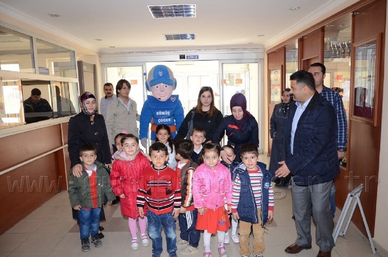 Minik Öğrencilerden İl Emniyet Müdürüne 10 Nisan Ziyareti 15