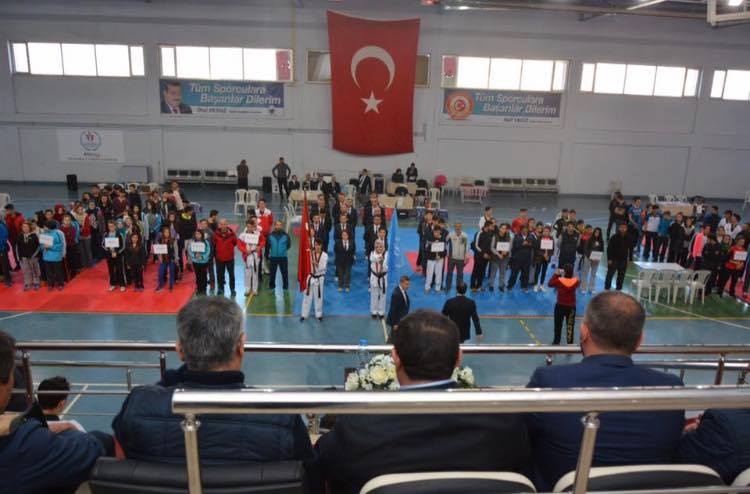 Okullar arası taekwondo müsabakaları Kelkit’te yapıldı 2