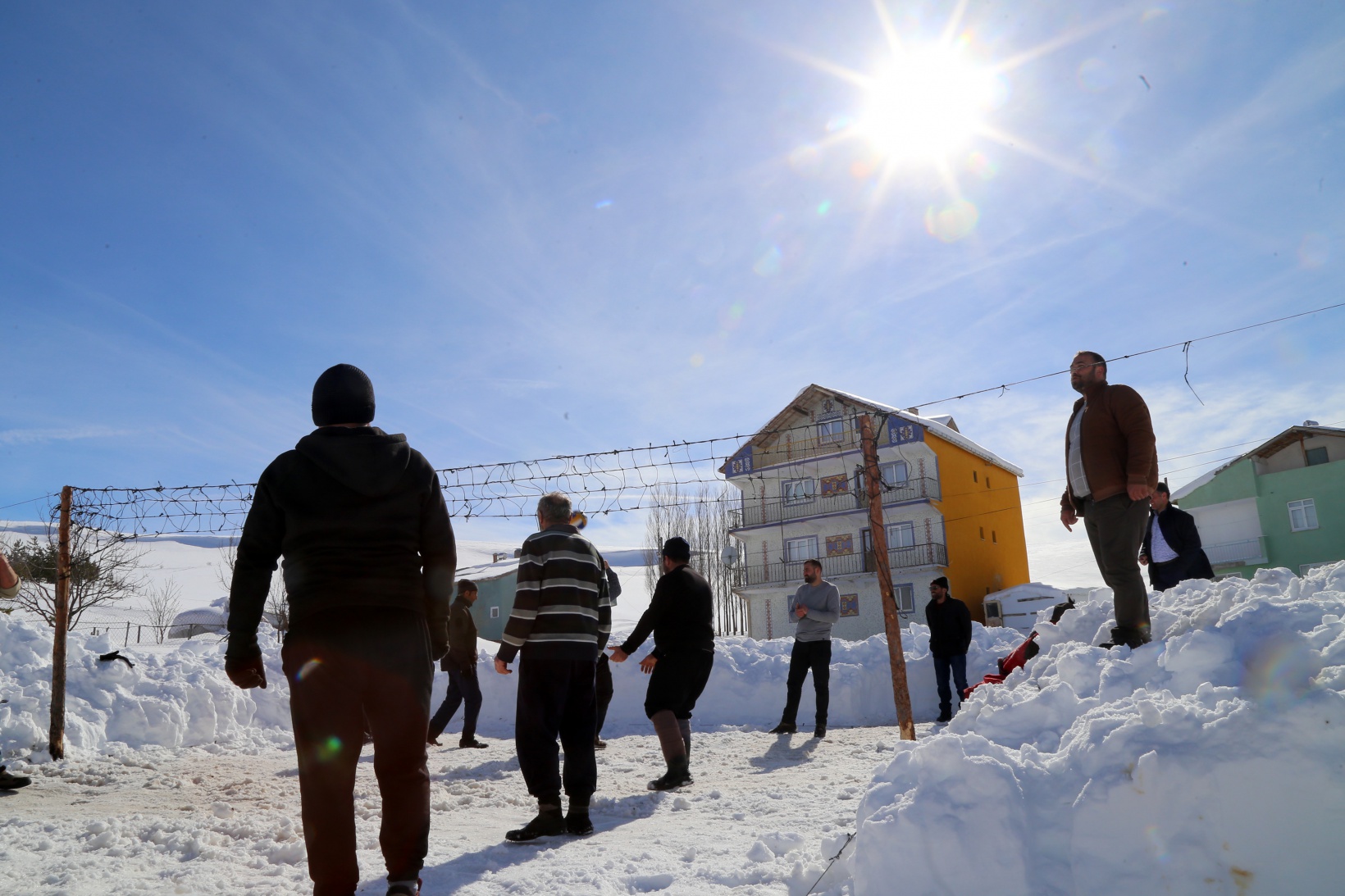 Bu köyde 30 yıldır kar voleybolu oynanıyor 15