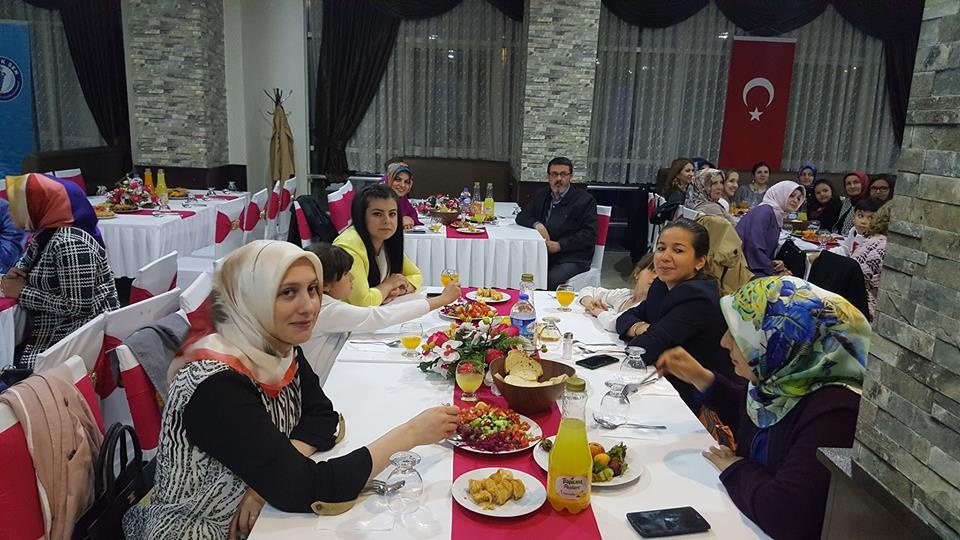 Sağlık-Sen Gümüşhane Kadın Kollarından Ebeler ve Hemşireler Günü Programı 14