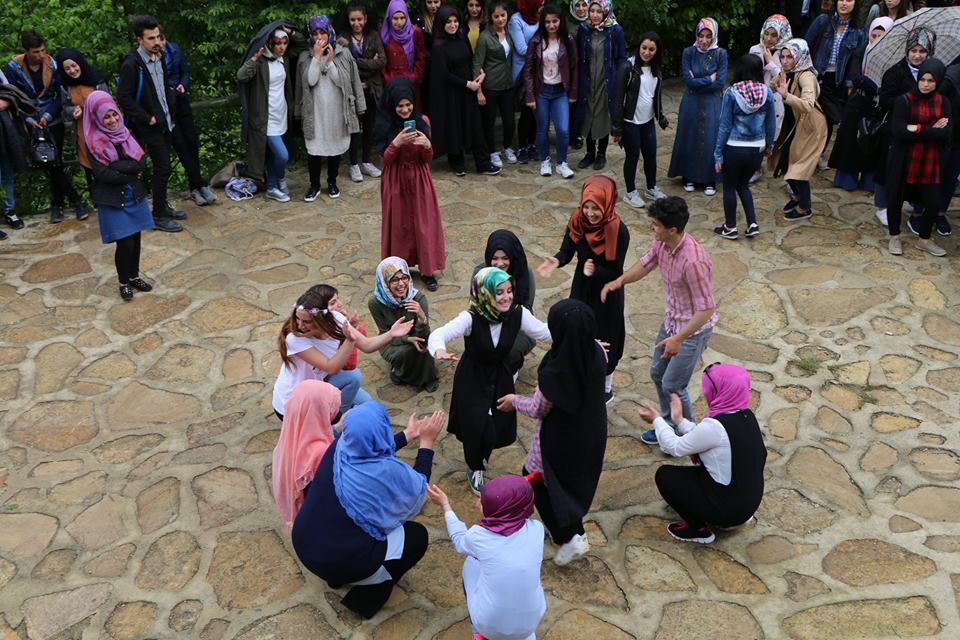 Üniversite öğrencileri önce Tomara sonra Limni Gölünde coştu 3