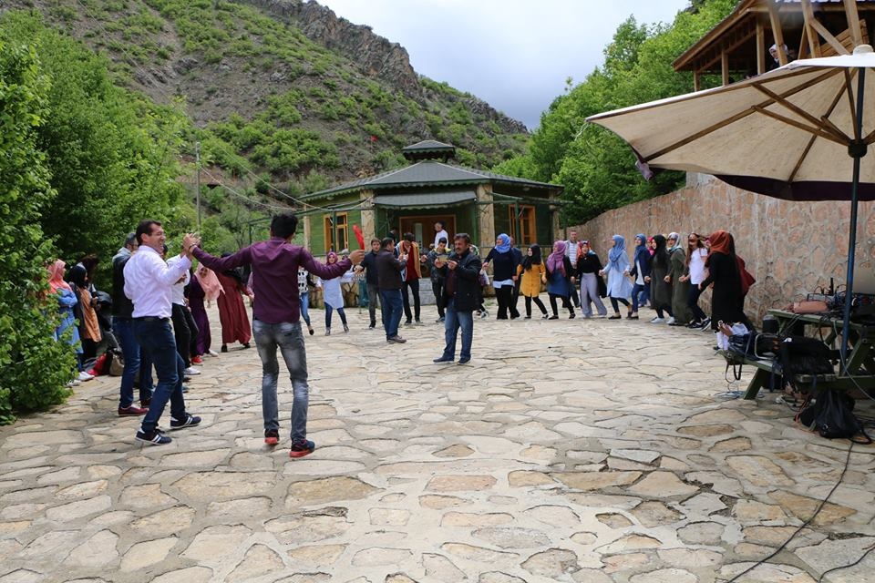 Üniversite öğrencileri önce Tomara sonra Limni Gölünde coştu 2