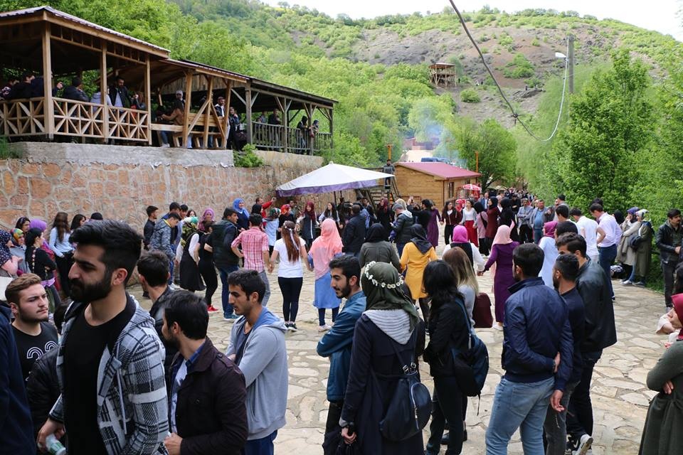 Üniversite öğrencileri önce Tomara sonra Limni Gölünde coştu 1