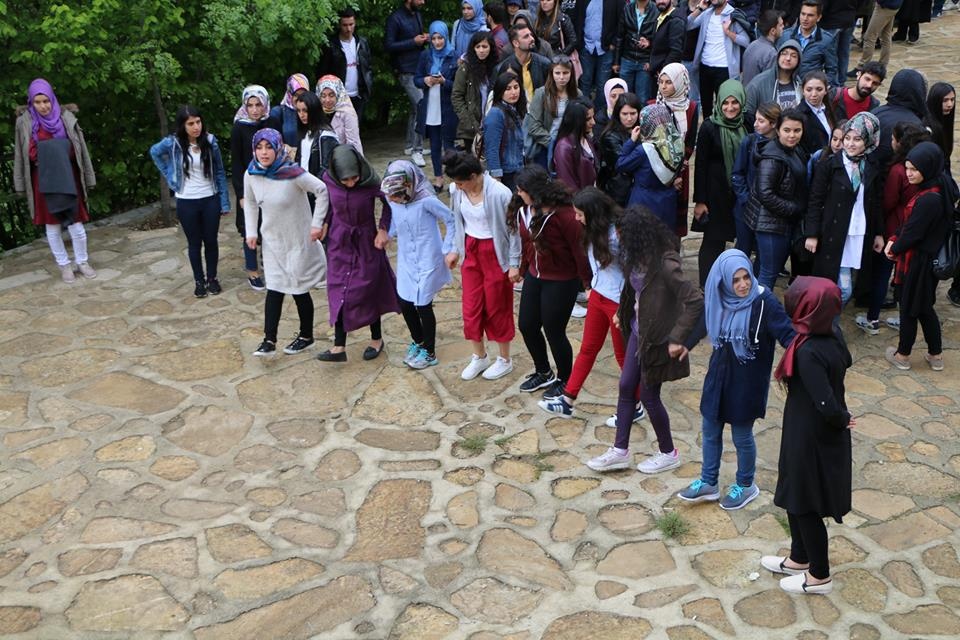 Üniversite öğrencileri önce Tomara sonra Limni Gölünde coştu 18