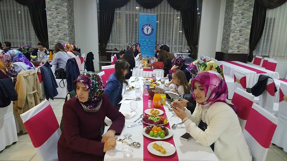 Sağlık-Sen Gümüşhane Kadın Kollarından Ebeler ve Hemşireler Günü Programı 13