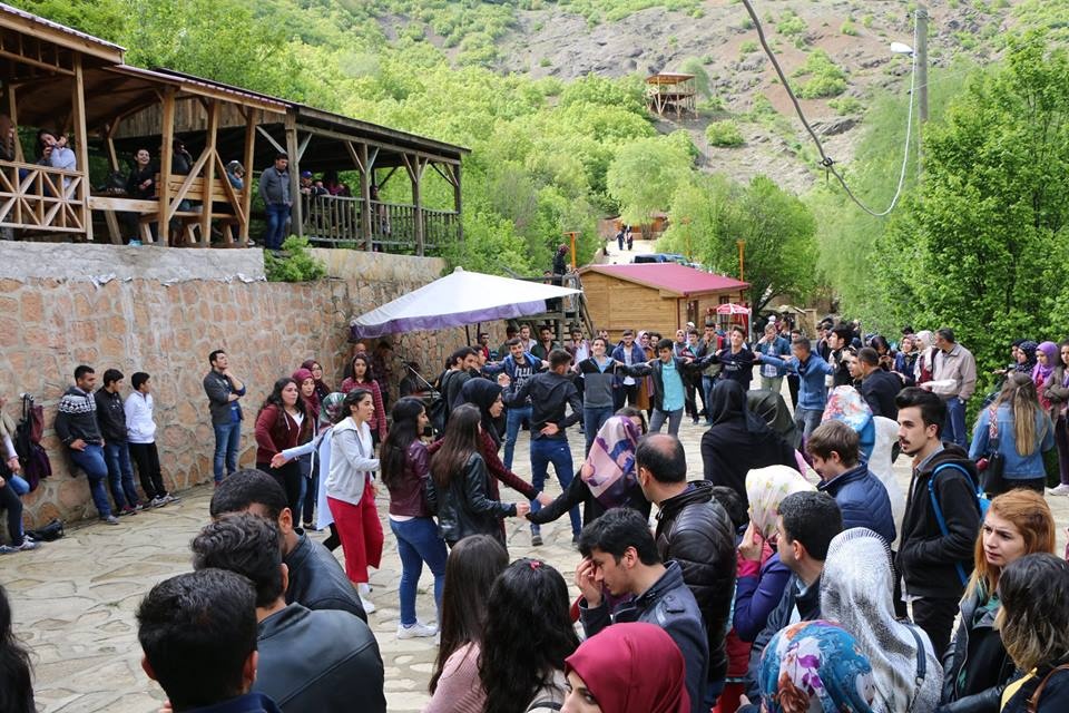 Üniversite öğrencileri önce Tomara sonra Limni Gölünde coştu 10