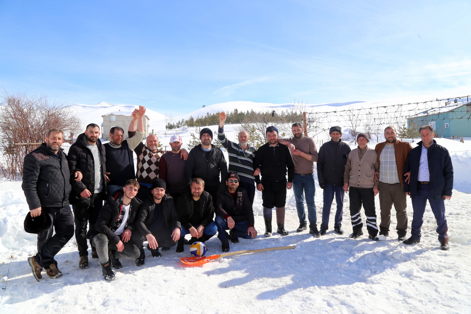 Bu köyde 30 yıldır kar voleybolu oynanıyor 19