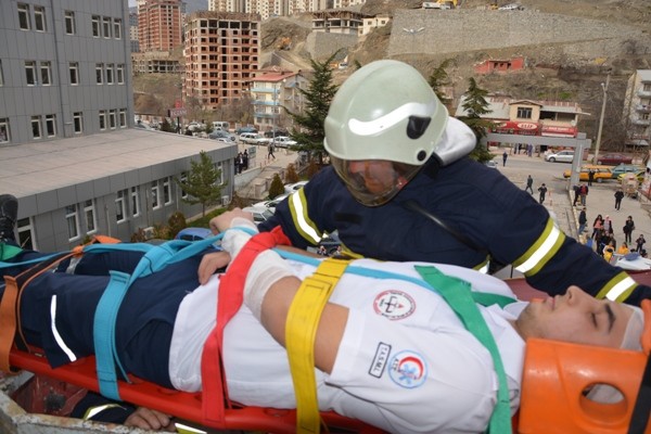 Gümüşhane Devlet Hastanesinde Gerçeği Aratmayan Yangın Tatbikatı 8