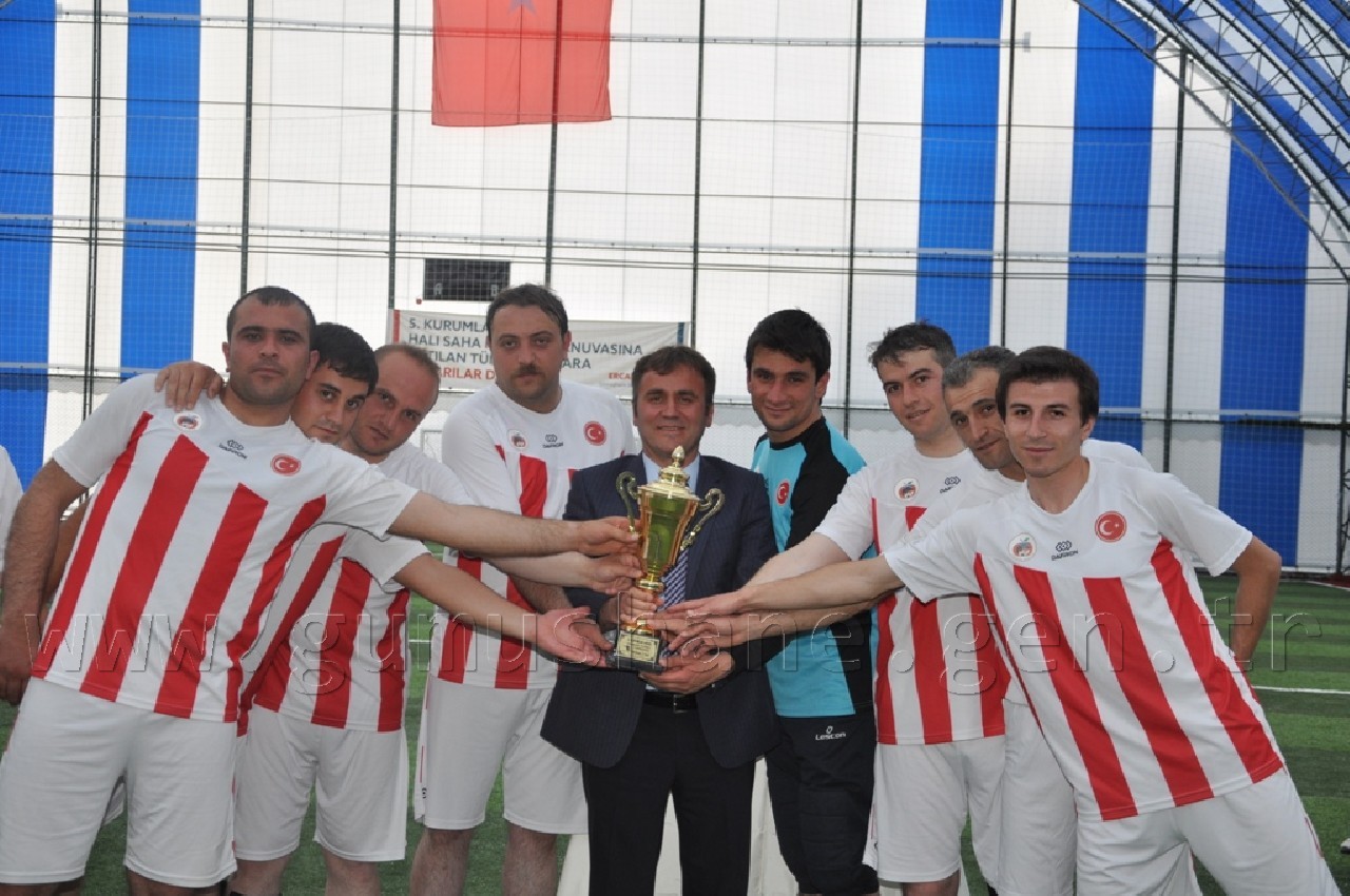 Halı Sahada Şampiyon: Milli Eğitim  18