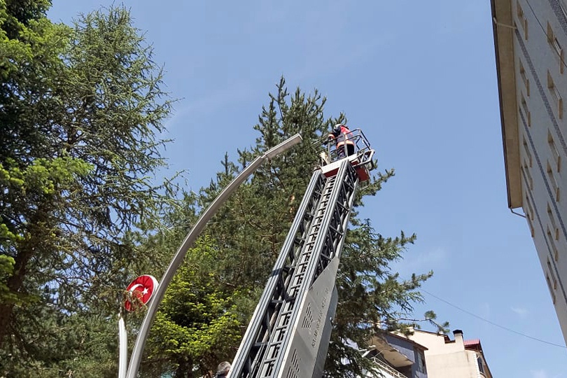 Torul itfaiyesinden “yavru karga” operasyonu 1