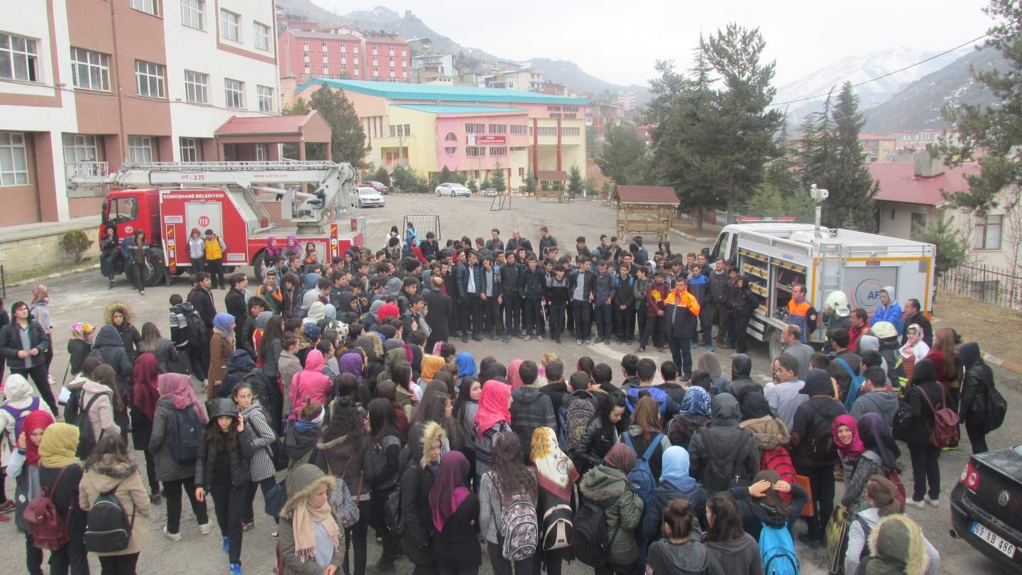 Gümüşhane Lisesi'nde eğitim ve tatbikat yapıldı 5