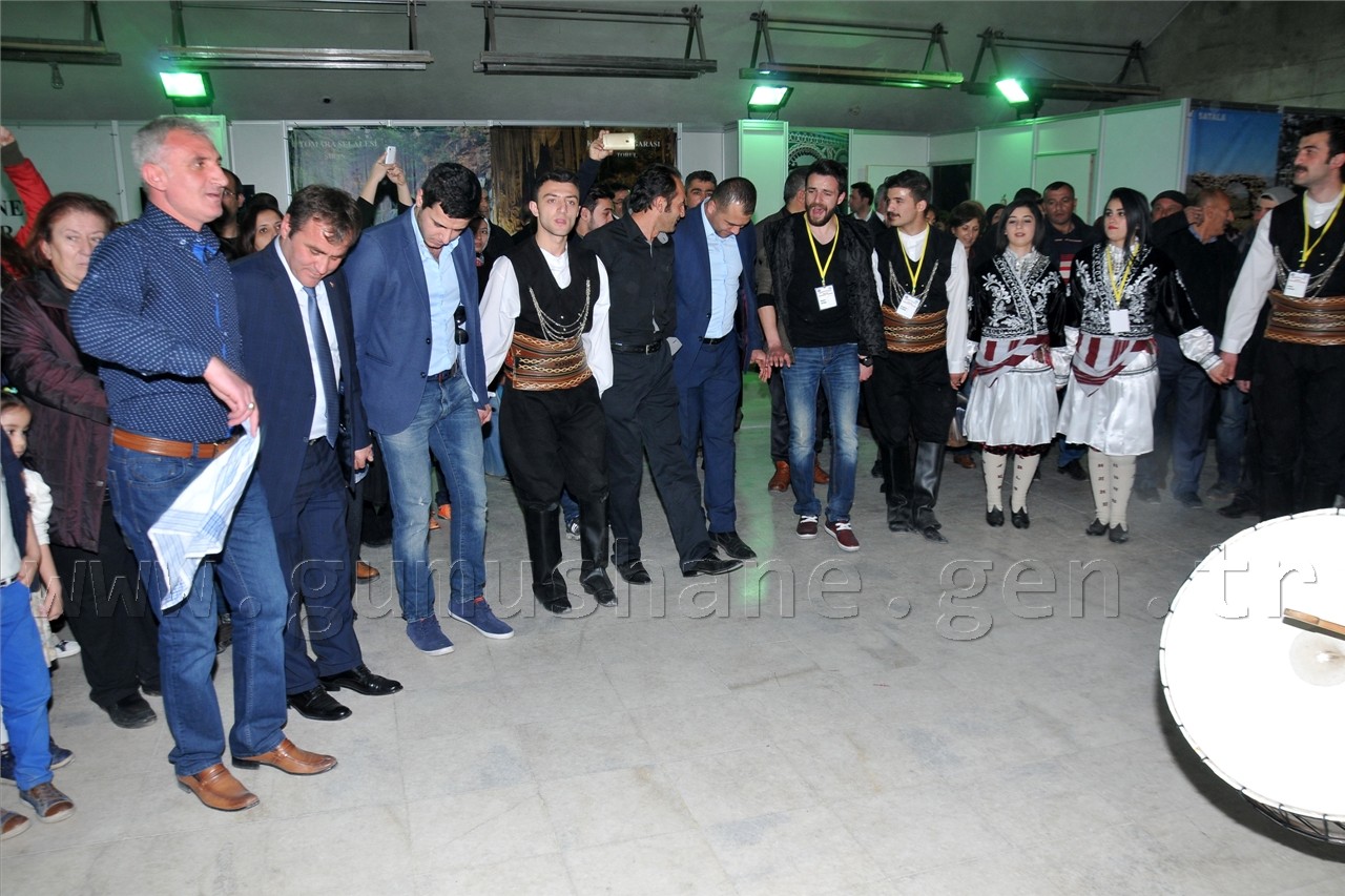 Gümüşhane Belediyesi standına ziyaretçi akını 11