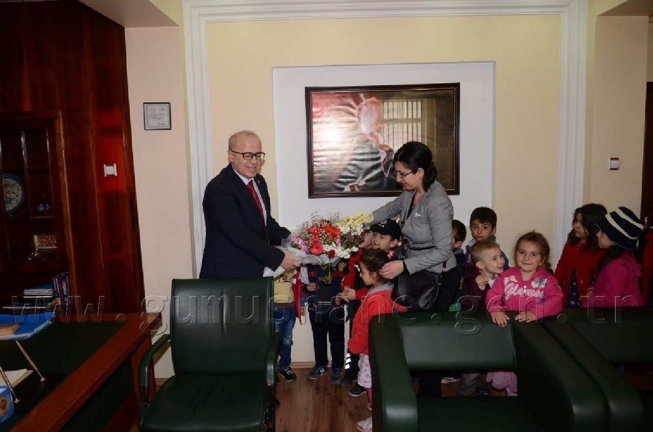 Minik Öğrencilerden İl Emniyet Müdürüne 10 Nisan Ziyareti 1