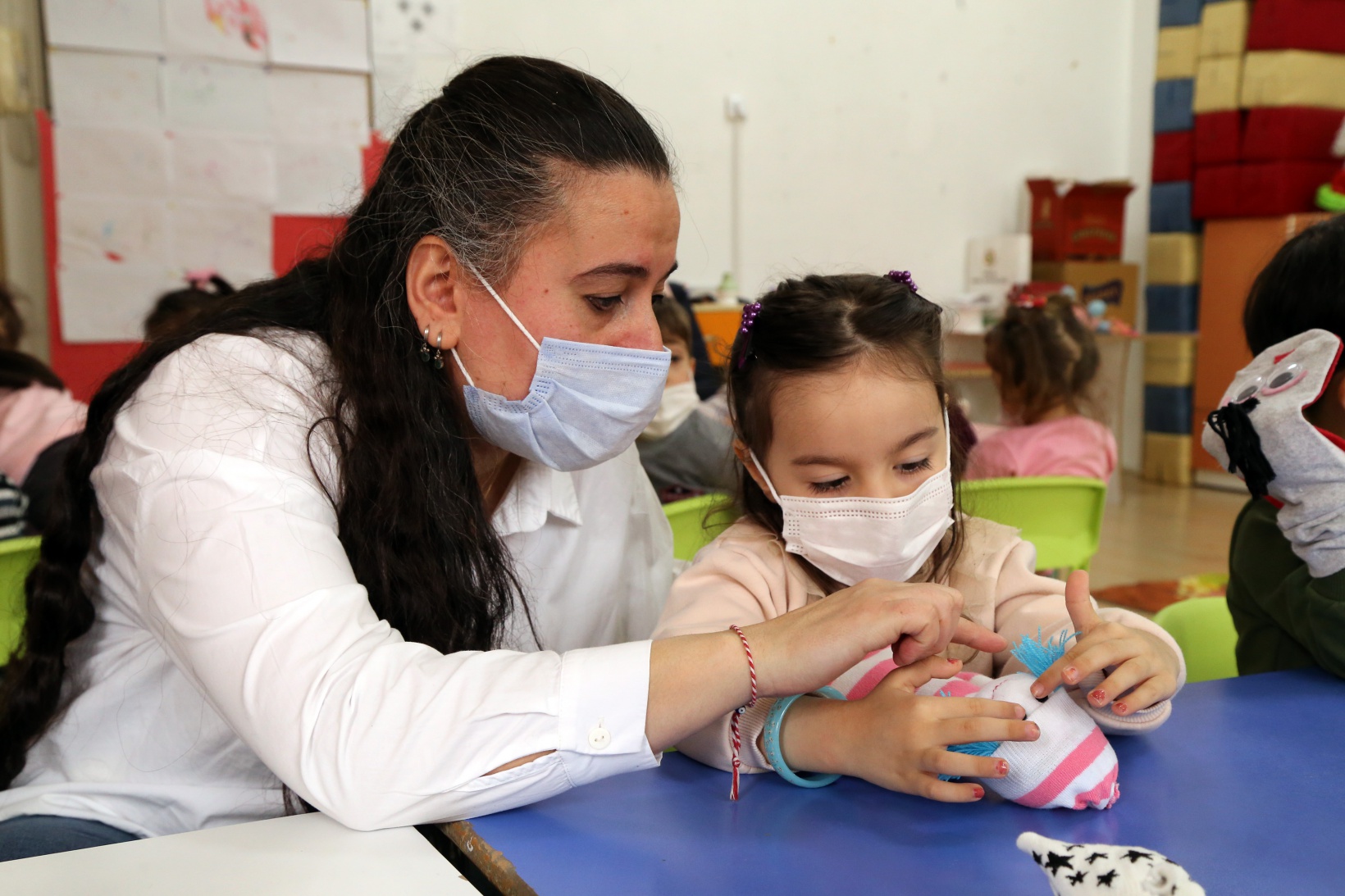 Minik ellerden kalpleri ısıtacak proje 11