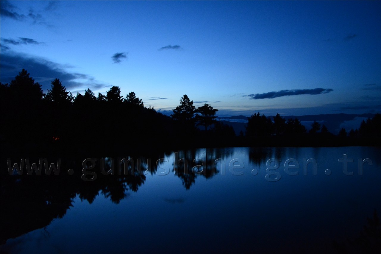 Gümüşhaneli Dağcılar Altınpınar Gölünde Kamp Kurdu 17