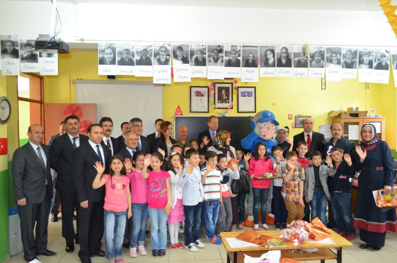 Gümüş Çocuk Öğrencilerin Karne Heyecanını Paylaştı  1