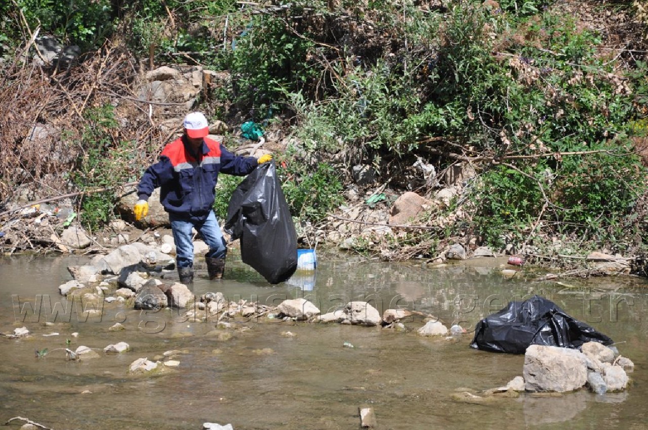 Gümüşhane Belediyesi Harşit Çayında Temizlik Çalışması Başlattı 1