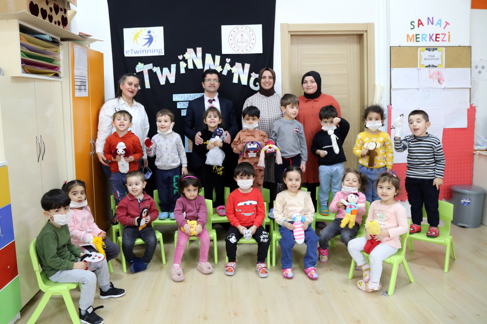 Minik ellerden kalpleri ısıtacak proje 15