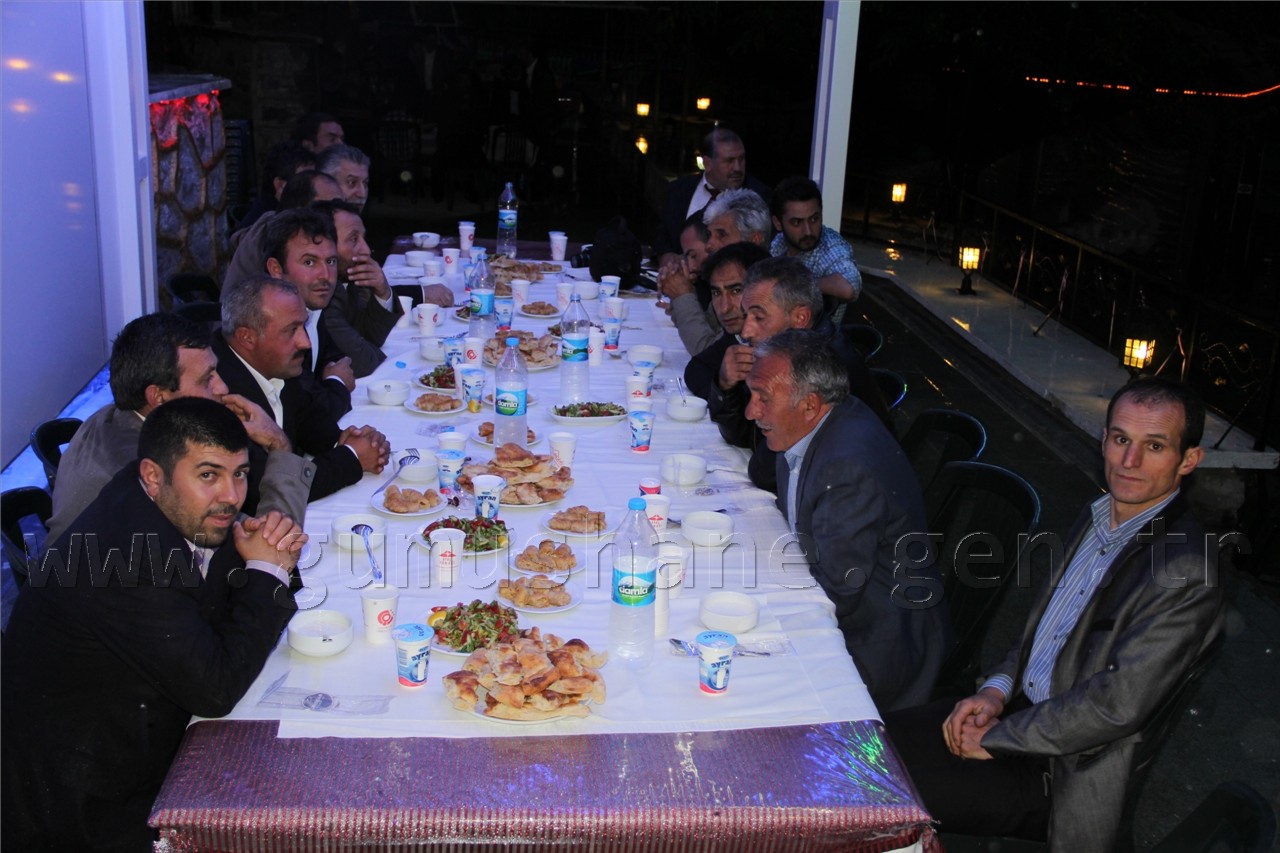 AK Parti İftar Programında Bir Araya Geldi 1