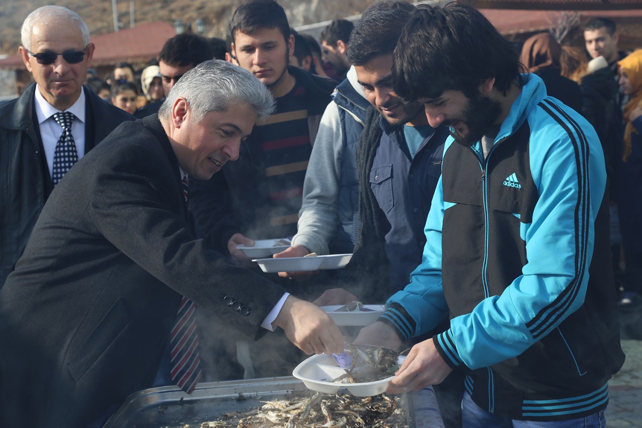 GÜ’de hamsi şenliği 1