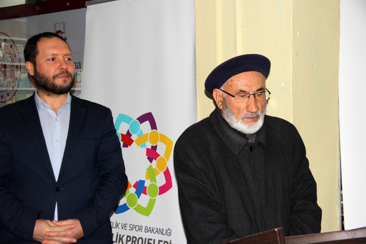 İlim Kitap Kafe hizmete girdi 1