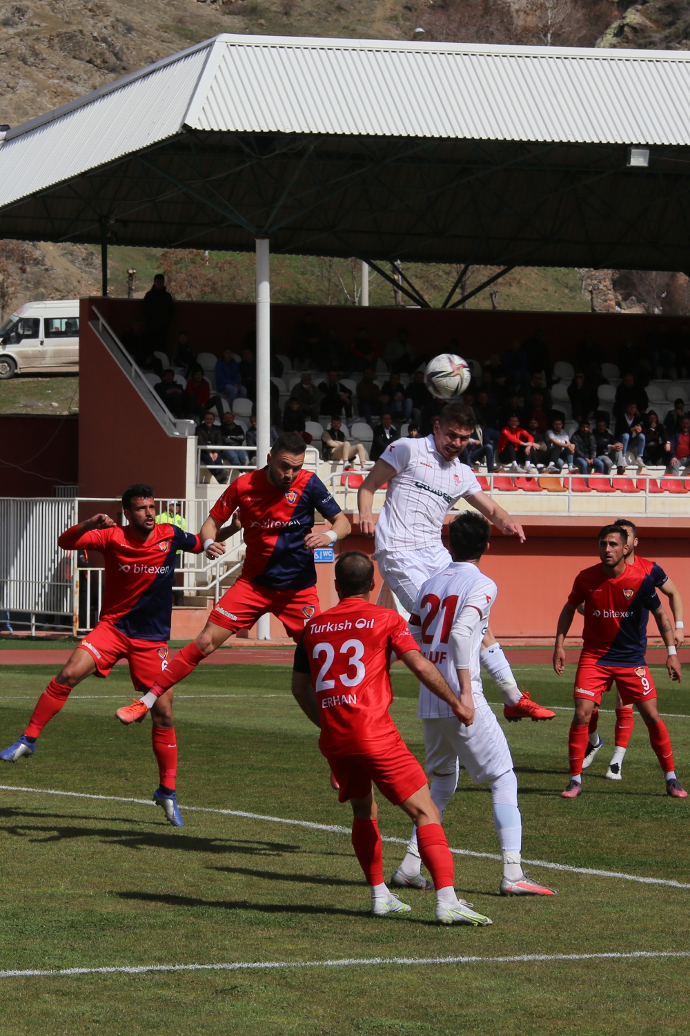 Gümüş zorlu rakibinden 1 puan aldı 6