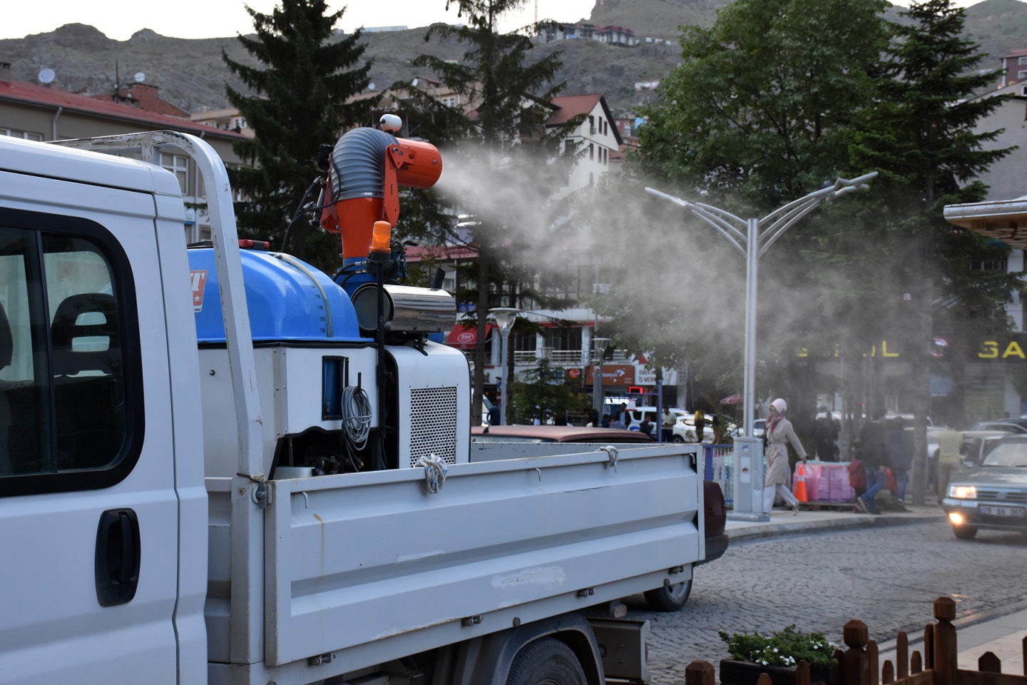 Gümüşhane caddelerini gül kokusu sardı 1