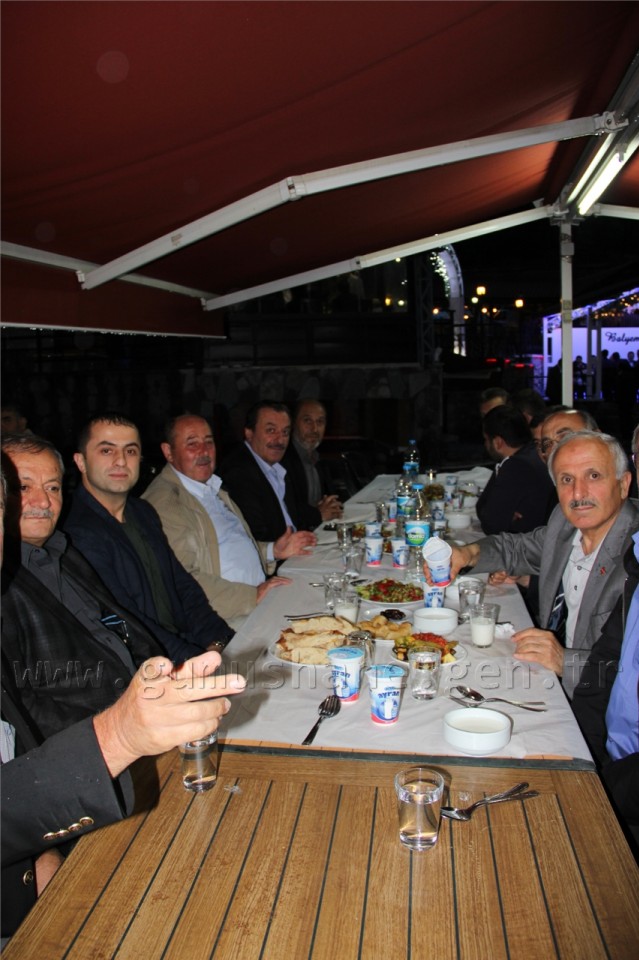 AK Parti İftar Programında Bir Araya Geldi 3