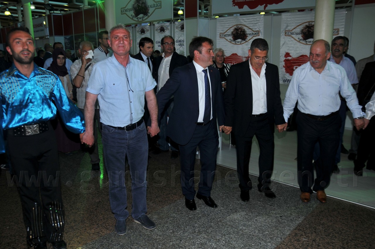 Feshane’de Gümüşhane Belediyesi Halk oyunları ekibi yoğun ilgi gördü 1