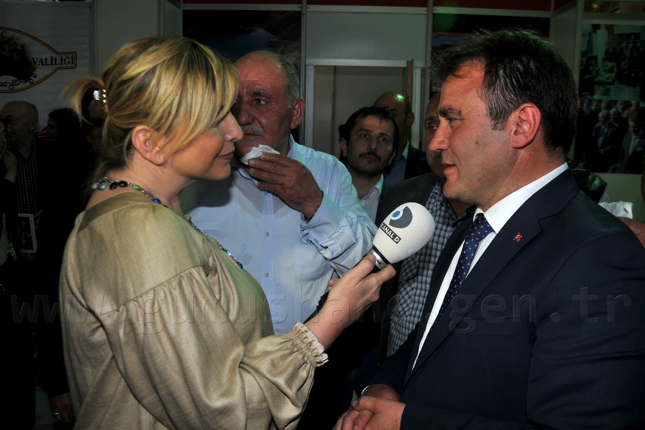 Feshane’de Gümüşhane Belediyesi Halk oyunları ekibi yoğun ilgi gördü 2