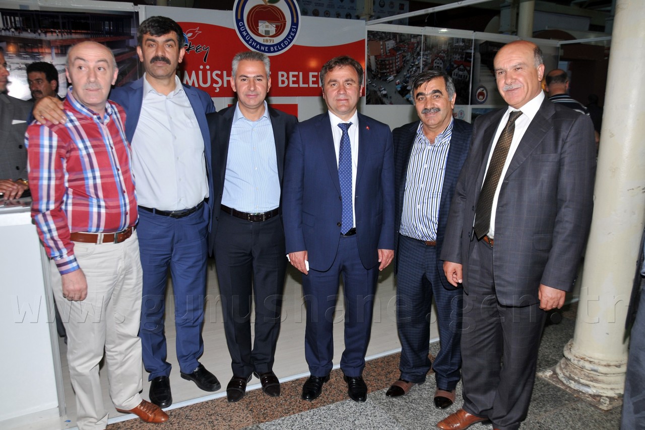 Feshane’de Gümüşhane Belediyesi Halk oyunları ekibi yoğun ilgi gördü 7