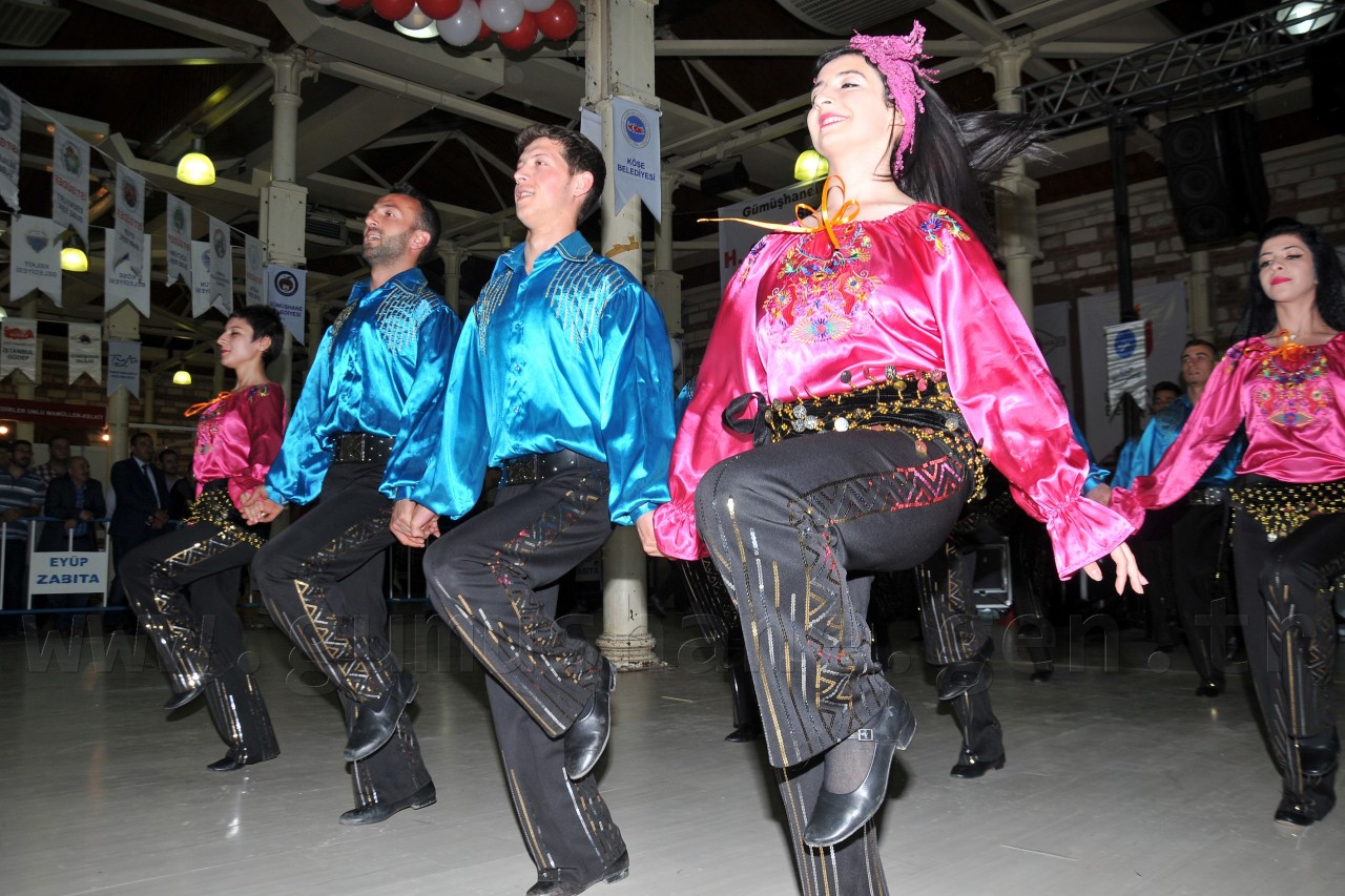 Feshane’de Gümüşhane Belediyesi Halk oyunları ekibi yoğun ilgi gördü 9