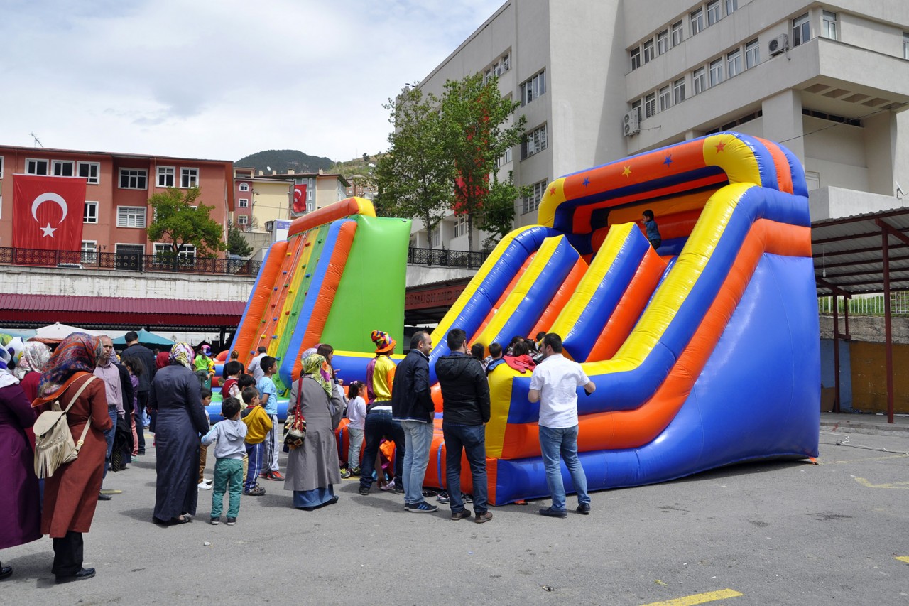 Şişme oyun parkuru yoğun ilgi gördü 2