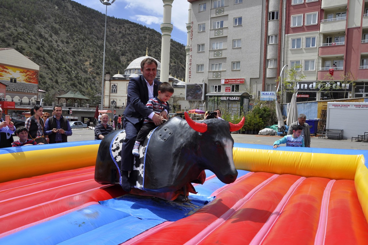 Şişme oyun parkuru yoğun ilgi gördü 4