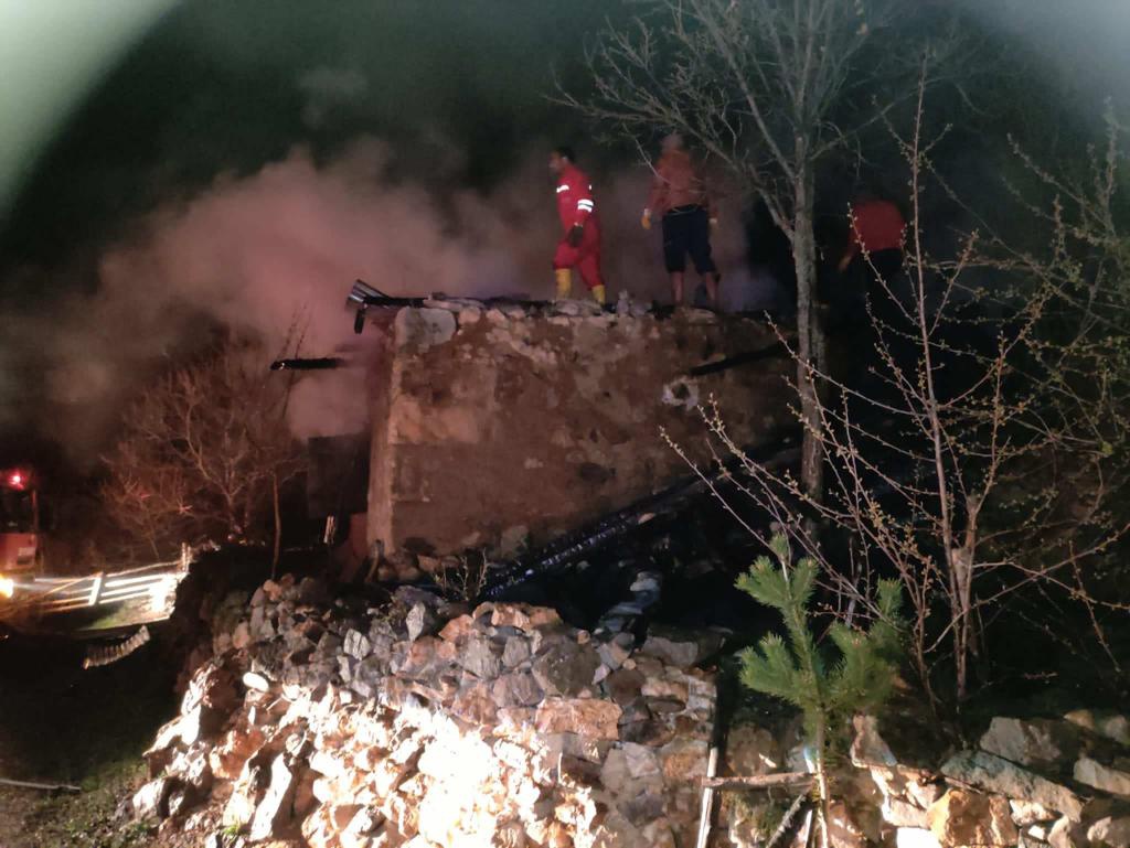 Şiran'da gece yarısı korkutan yangın 5