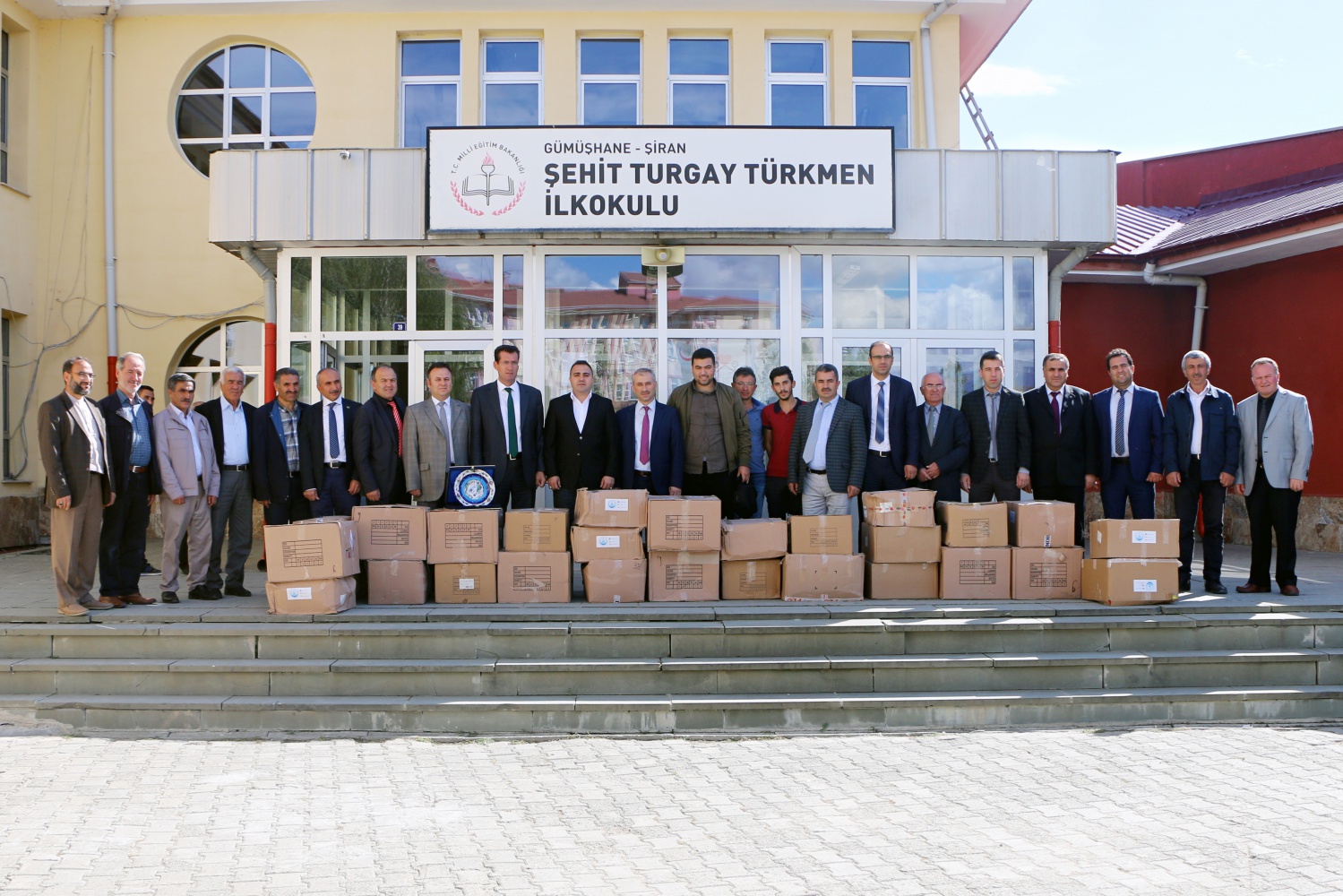 İhtiyaç sahibi öğrencilere ayakkabı hediye edildi 6