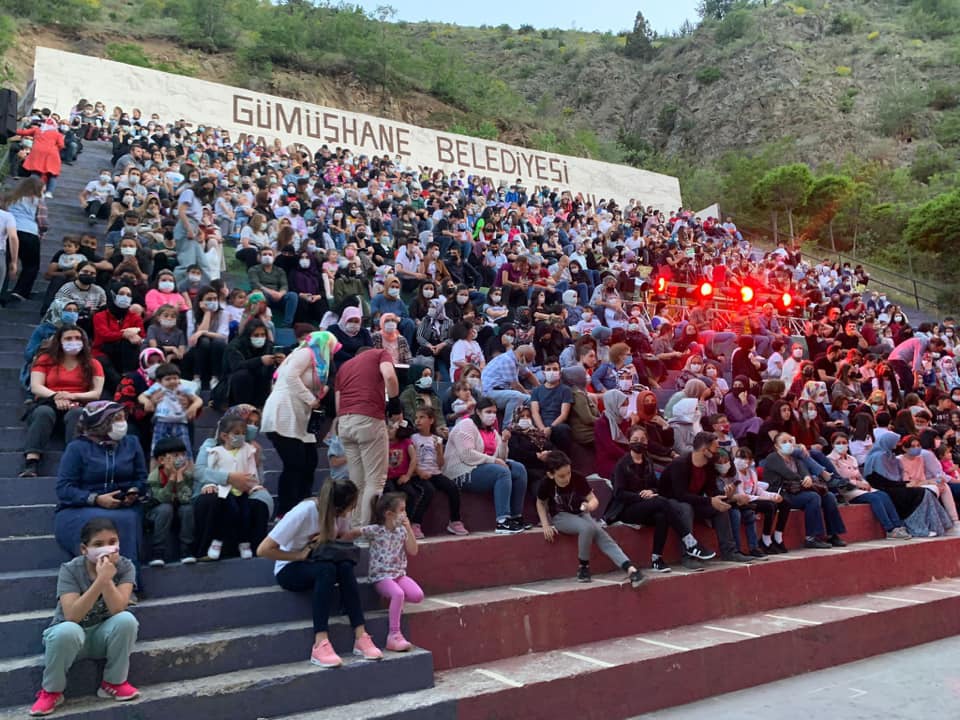 2 ay sürecek tiyatro festivali başladı 4
